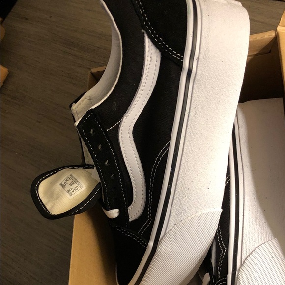 Vans Women’s Old School Black and White - Picture 7 of 8